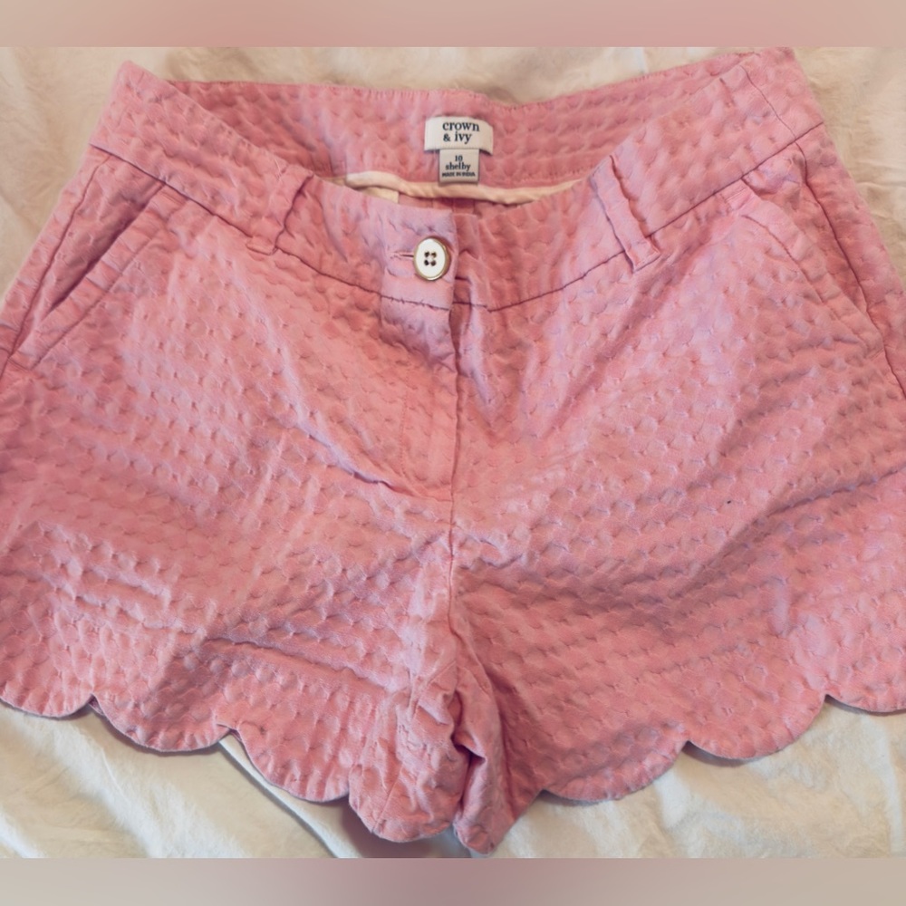 Crown and Ivy scalloped edge shorts size 10